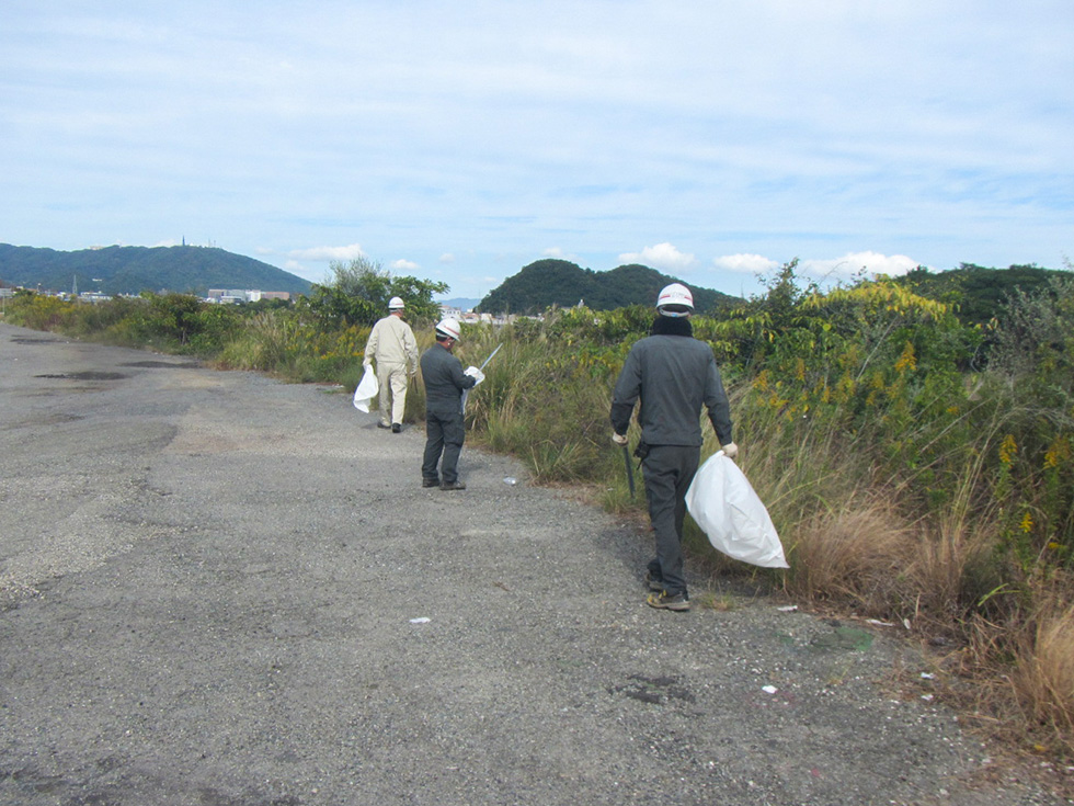 11月4日に清掃活動を行いました。