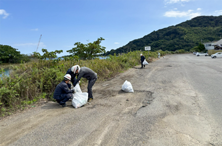 10月2日「徳島県OURリバーアドプト事業」の清掃活動を行いました。